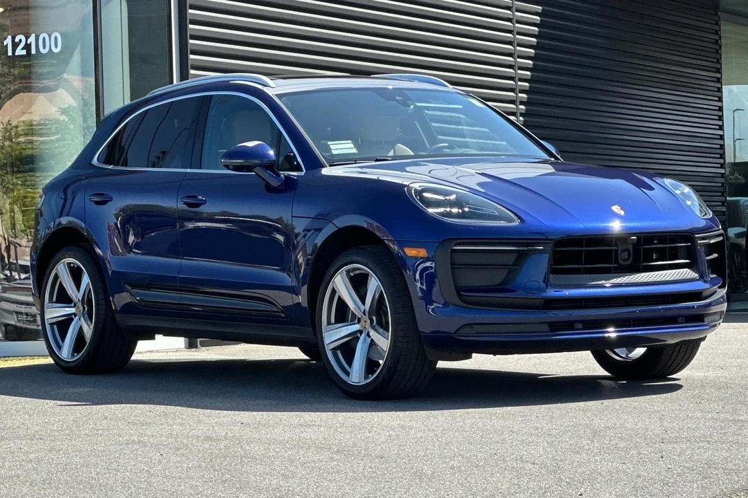 2025 Porsche Macan - Image 10 of 21