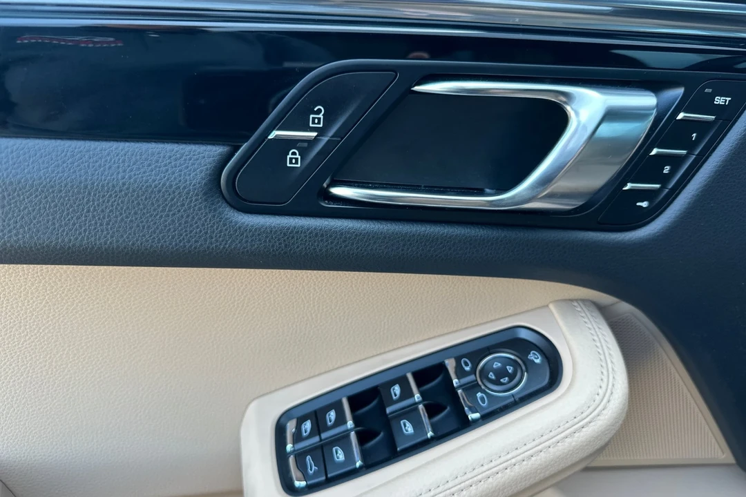 2025 Porsche Macan - Image 12 of 21