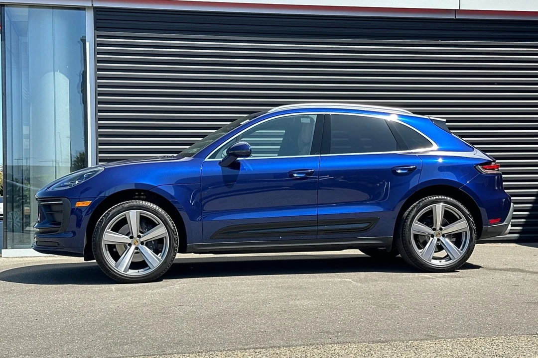 2025 Porsche Macan - Image 2 of 21