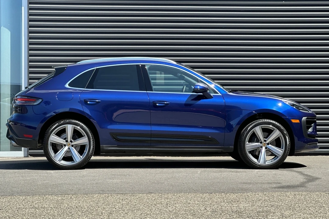 2025 Porsche Macan - Image 9 of 21