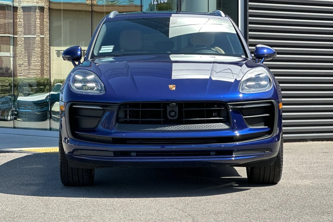 2025 Porsche Macan - Image 11 of 21
