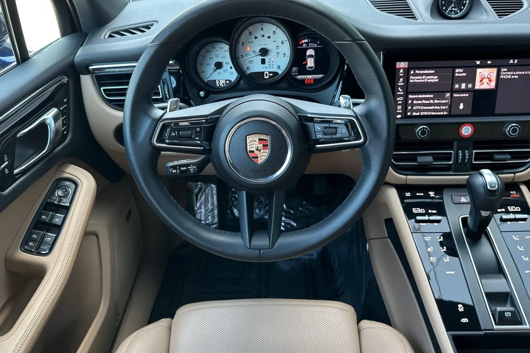2025 Porsche Macan - Image 16 of 21