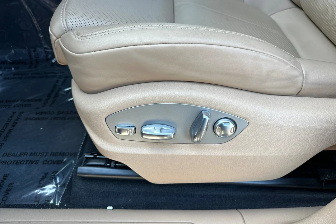2025 Porsche Macan - Image 14 of 21