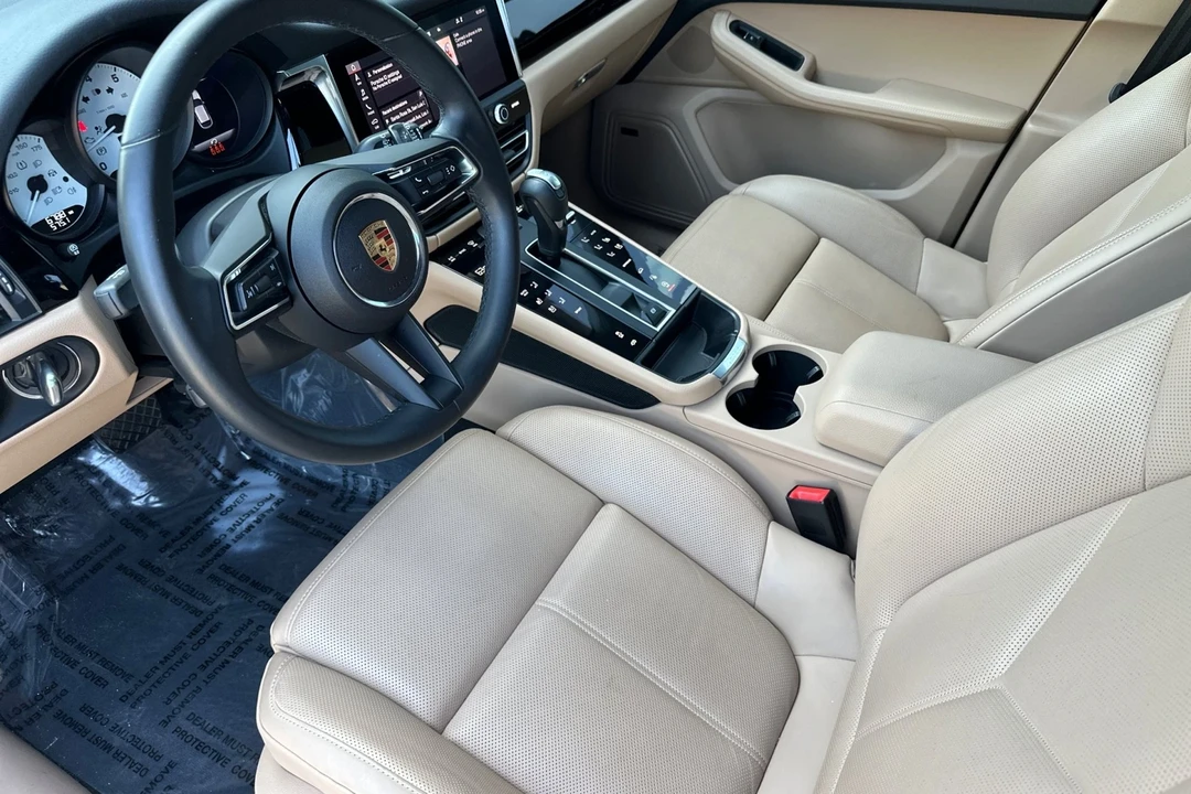 2025 Porsche Macan - Image 4 of 21