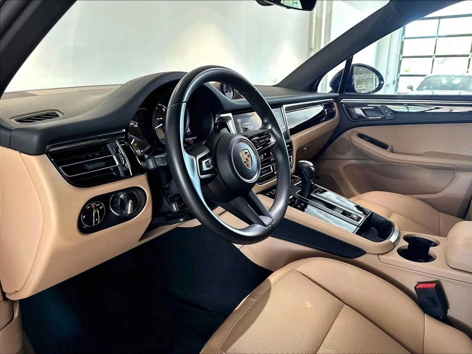 2025 Porsche Macan - Image 4 of 5