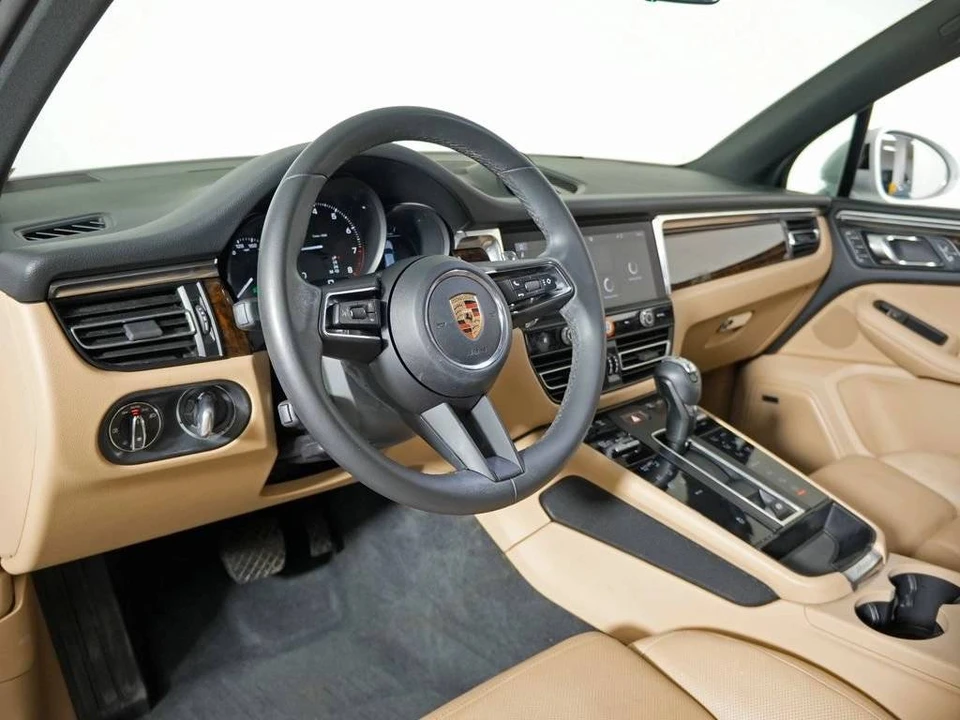 2025 Porsche Macan Electric - Image 4 of 5