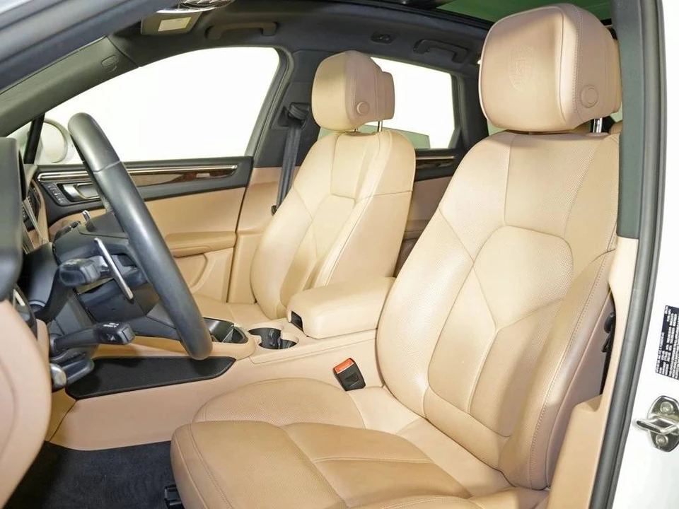 2025 Porsche Macan Electric - Image 5 of 5