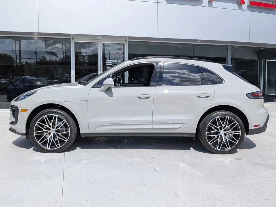2025 Porsche Macan - Image 2 of 5