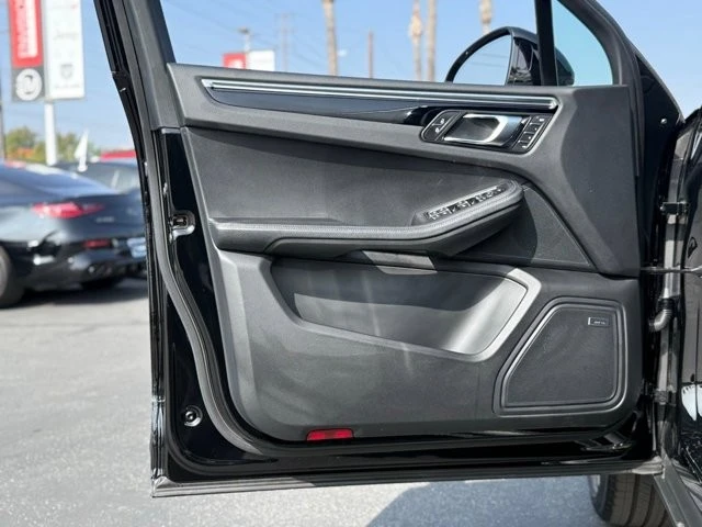 2025 Porsche Macan - Image 11 of 12