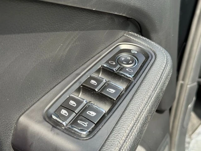 2025 Porsche Macan - Image 12 of 12