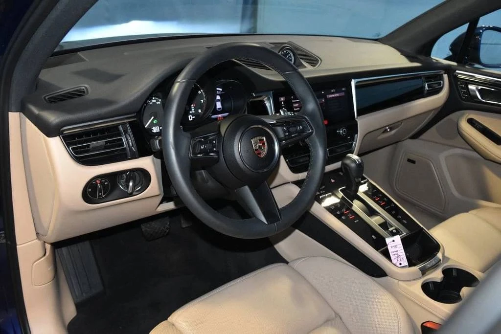2025 Porsche Macan Electric - Image 4 of 4