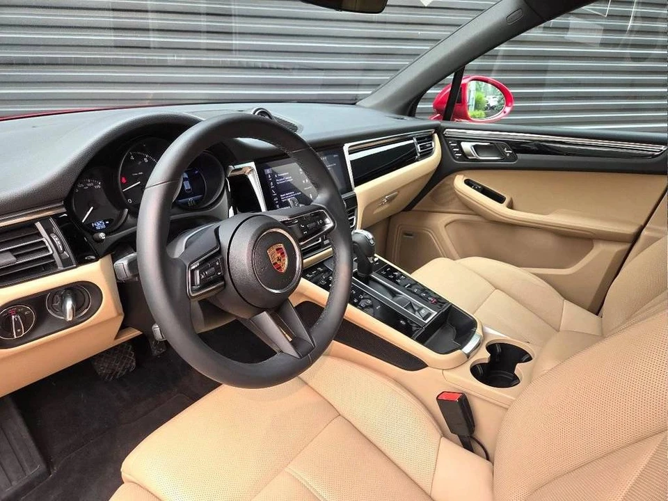 2025 Porsche Macan Electric - Image 4 of 5