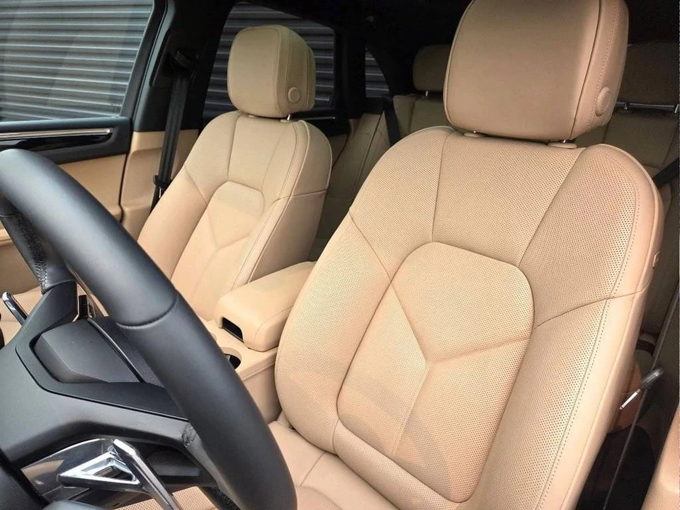 2025 Porsche Macan Electric - Image 5 of 5