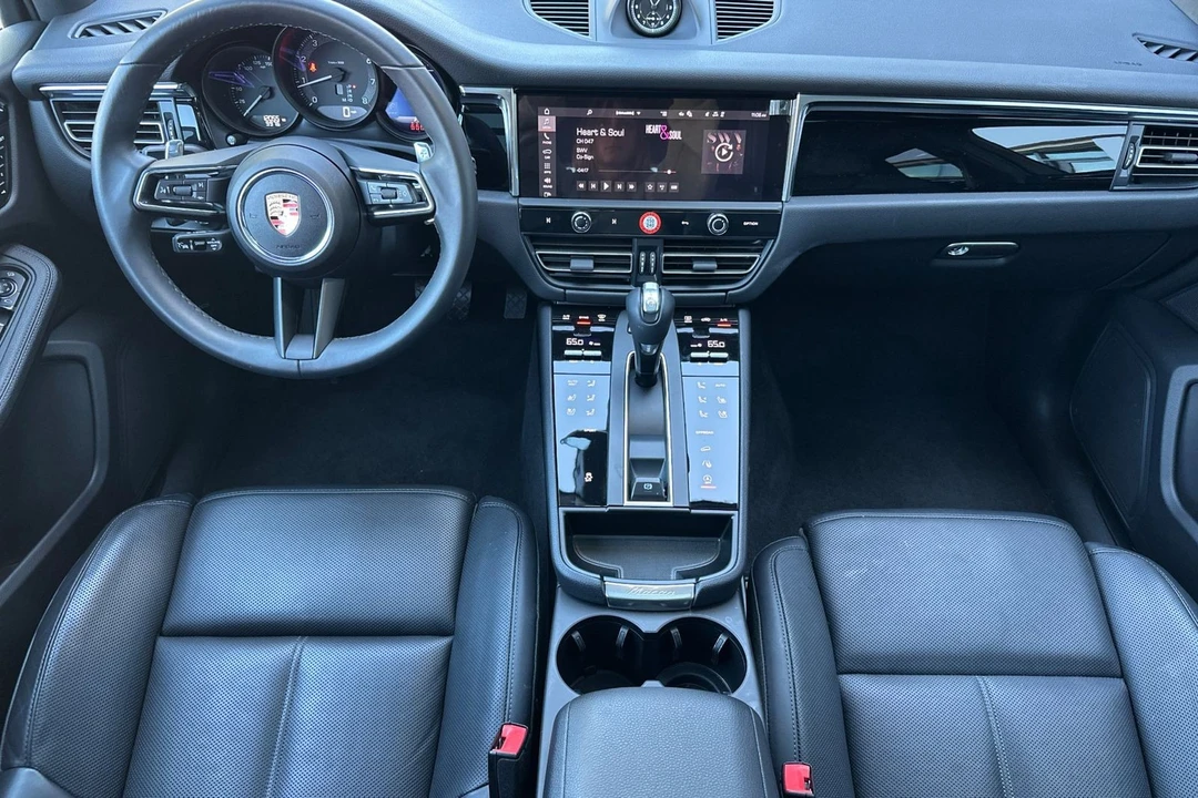 2025 Porsche Macan - Image 6 of 31