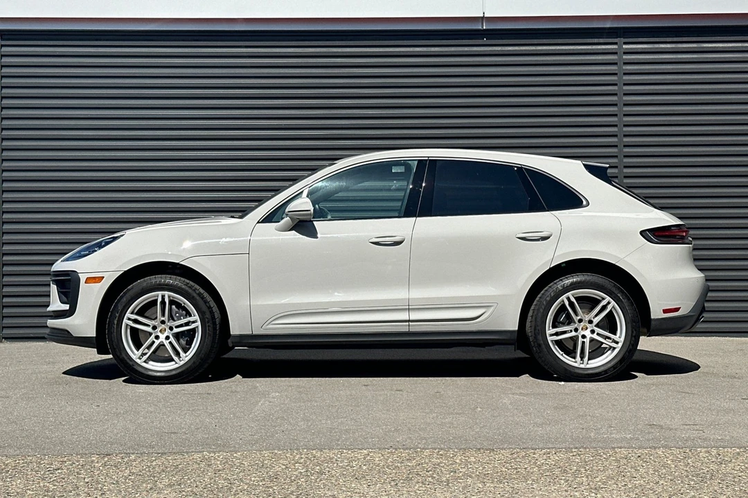 2025 Porsche Macan Electric - Image 2 of 31