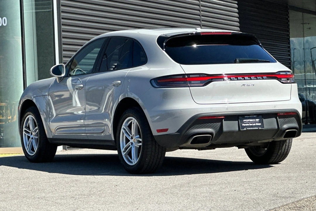 2025 Porsche Macan Electric - Image 3 of 31