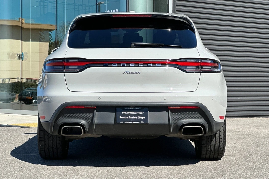 2025 Porsche Macan Electric - Image 7 of 31