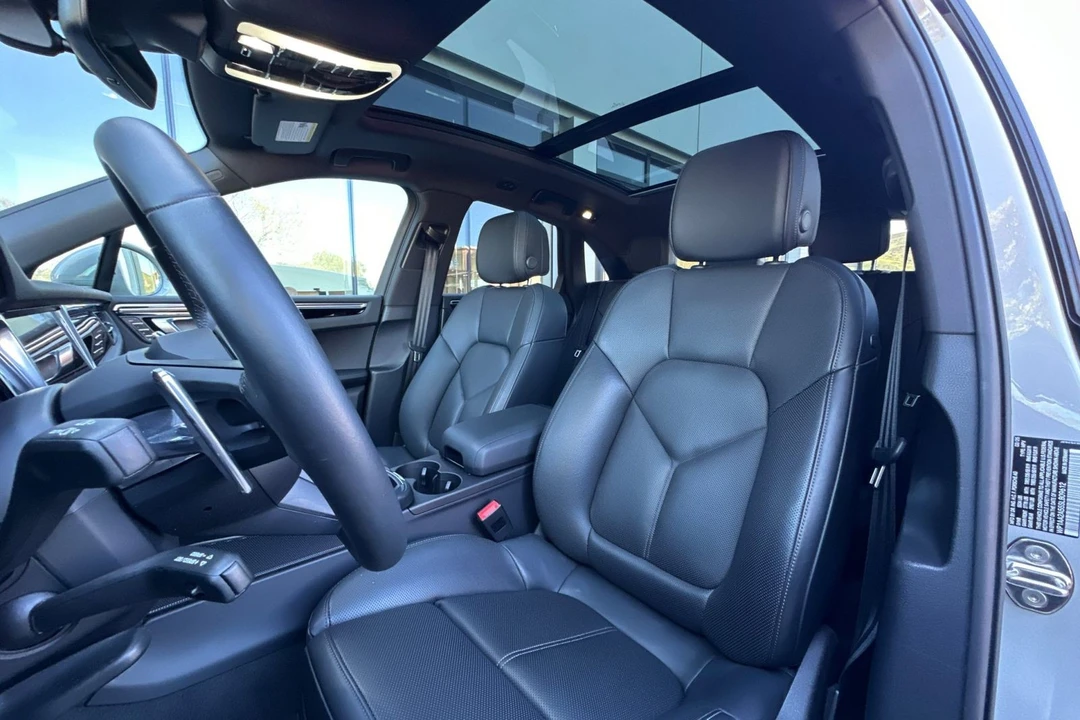 2025 Porsche Macan - Image 5 of 31