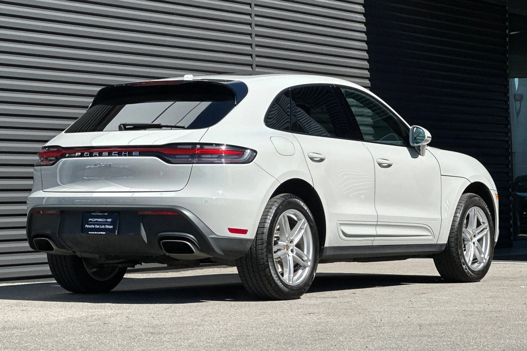 2025 Porsche Macan Electric - Image 8 of 31