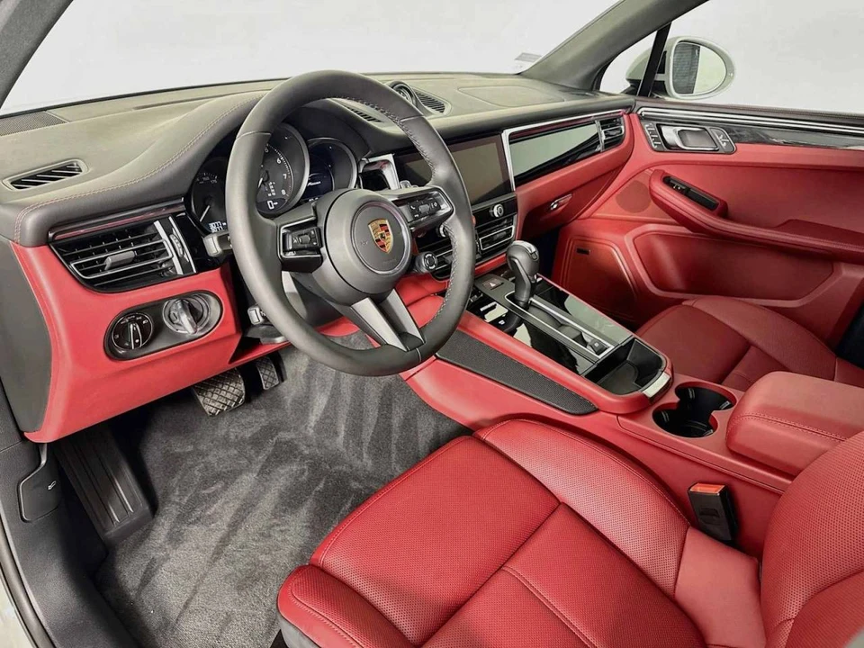 2025 Porsche Macan Electric - Image 4 of 4