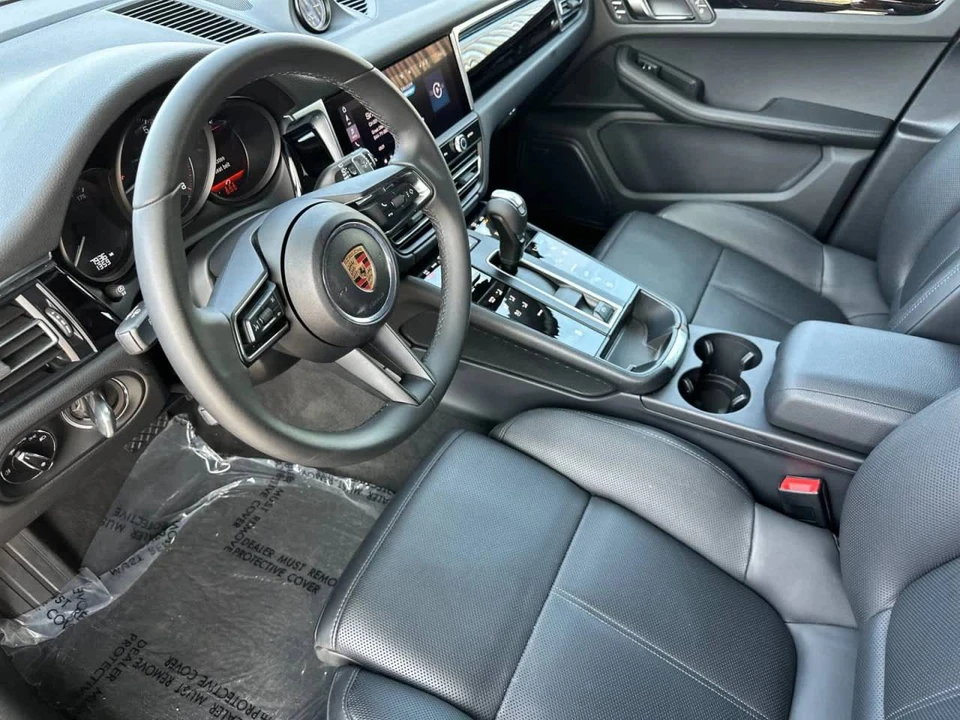 2025 Porsche Macan Electric - Image 4 of 4