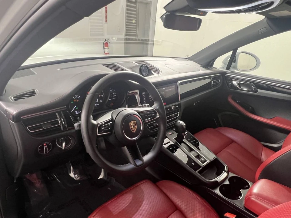 2025 Porsche Macan Electric - Image 4 of 4