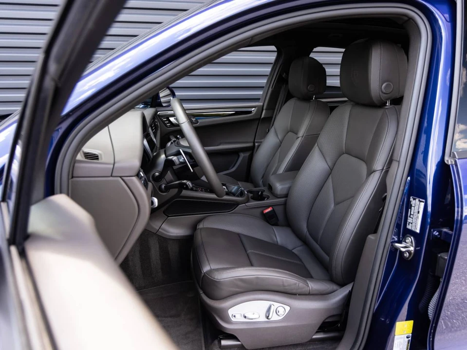 2025 Porsche Macan - Image 5 of 5