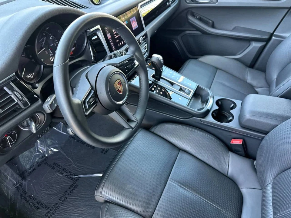 2025 Porsche Macan Electric - Image 4 of 4