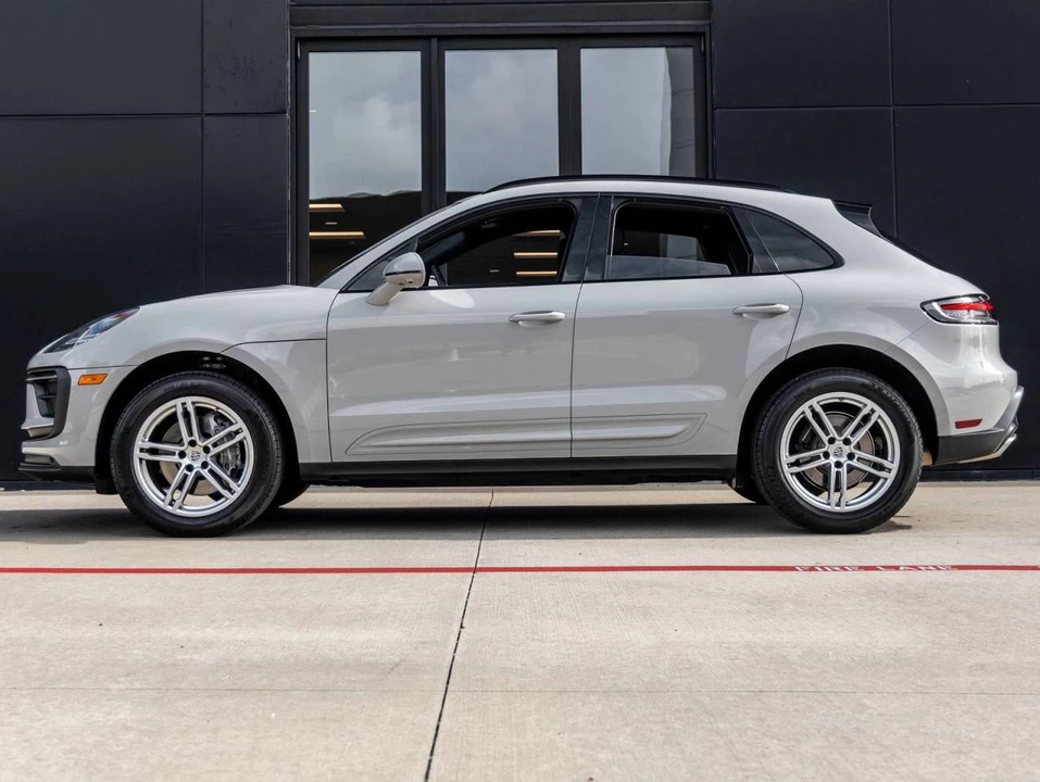 2025 Porsche Macan - Image 2 of 5