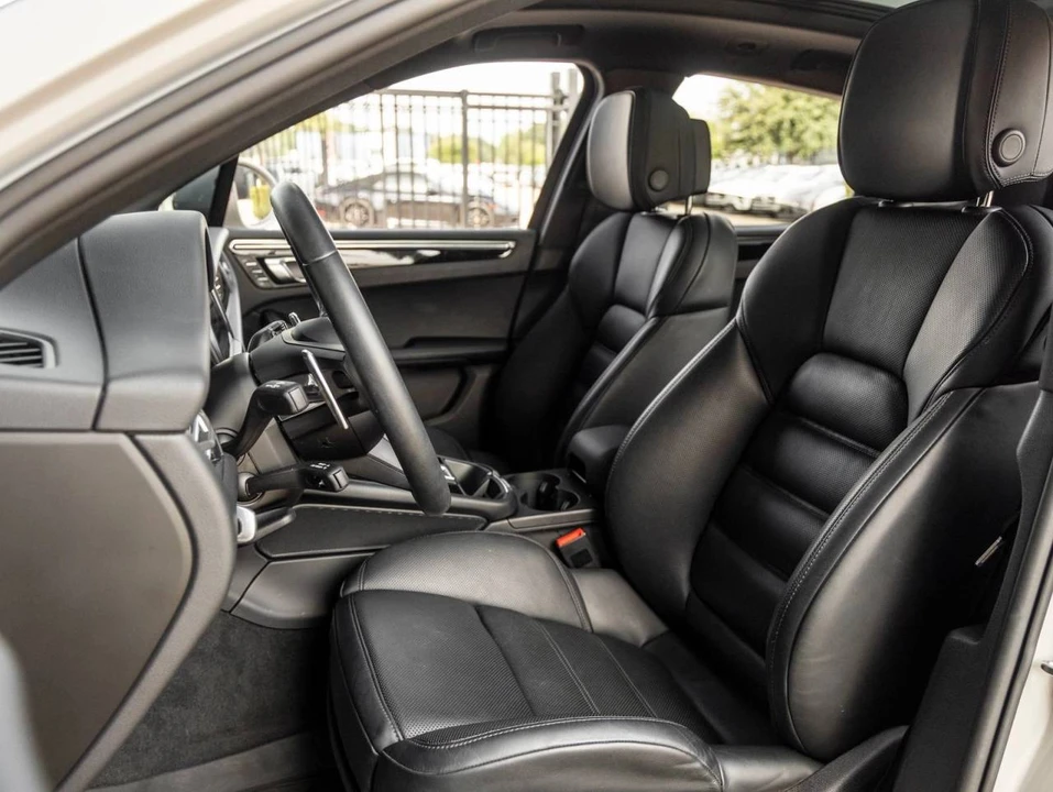 2025 Porsche Macan - Image 5 of 5