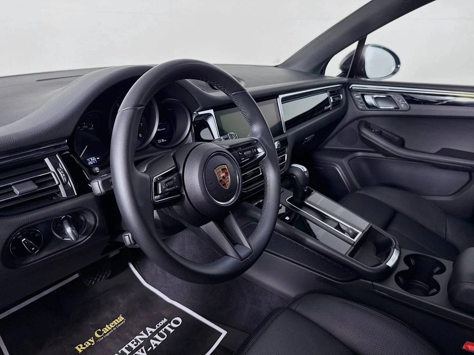 2025 Porsche Macan Electric - Image 4 of 4