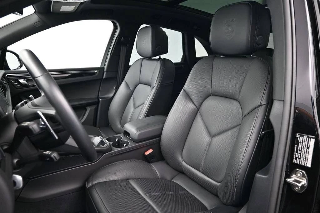 2025 Porsche Macan Electric - Image 5 of 5