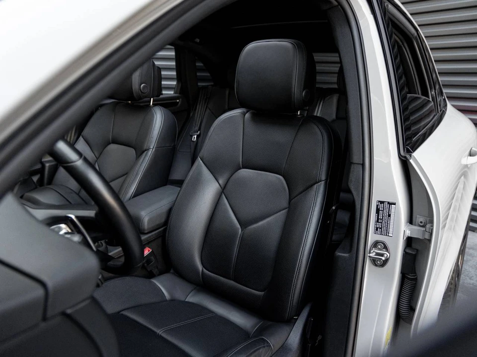 2025 Porsche Macan - Image 5 of 5