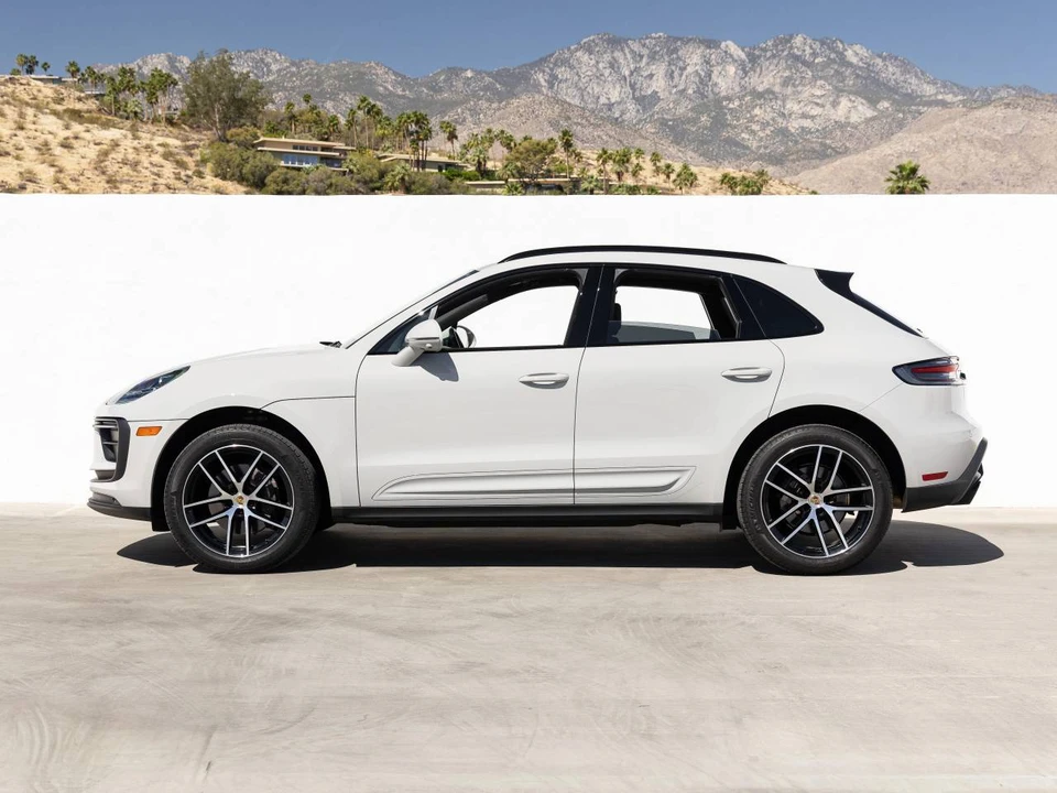2025 Porsche Macan - Image 2 of 5