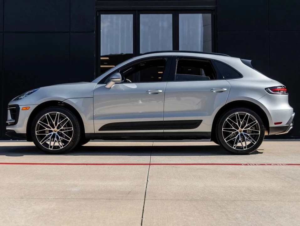 2025 Porsche Macan - Image 2 of 5