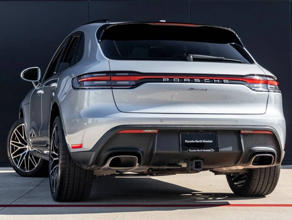 2025 Porsche Macan - Image 3 of 5