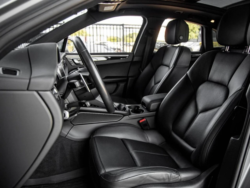2025 Porsche Macan - Image 5 of 5