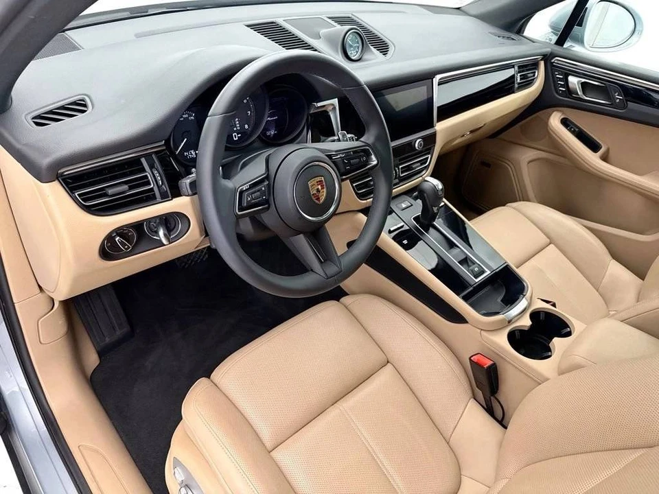 2025 Porsche Macan Electric - Image 4 of 5