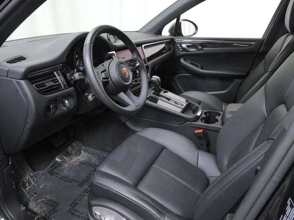 2025 Porsche Macan Electric - Image 4 of 5