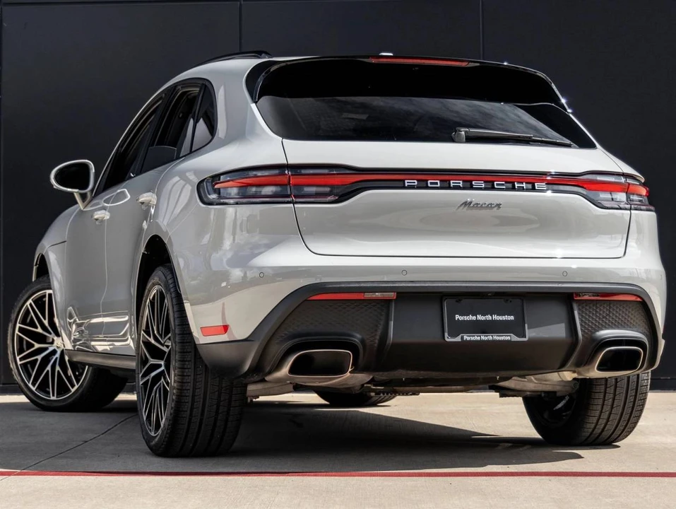 2025 Porsche Macan - Image 3 of 5
