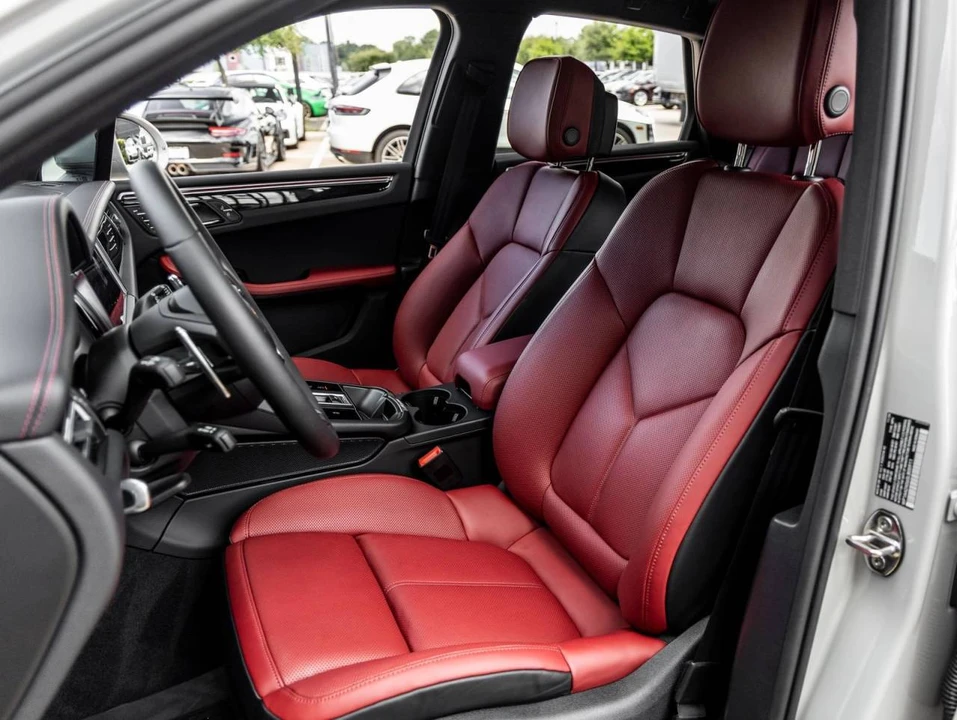2025 Porsche Macan - Image 5 of 5