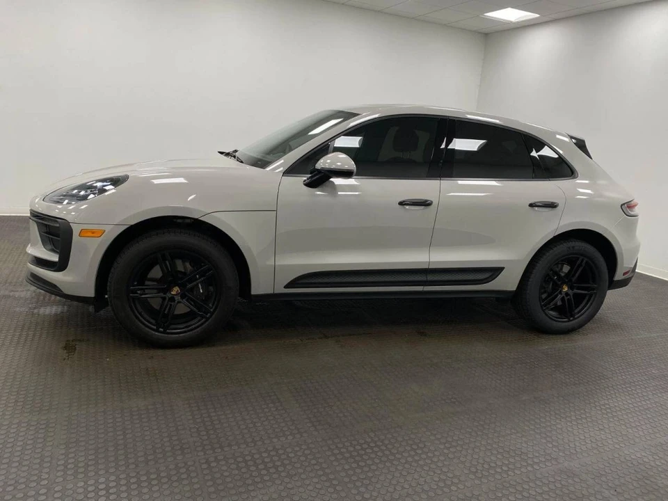 2025 Porsche Macan - Image 2 of 4