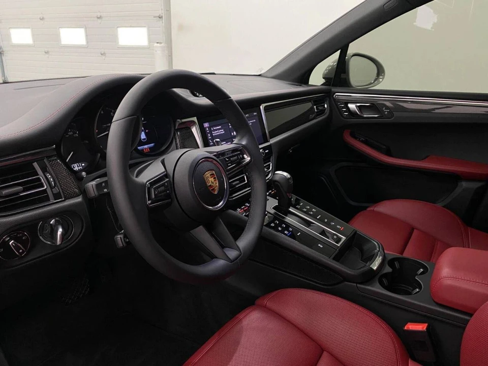 2025 Porsche Macan - Image 4 of 4