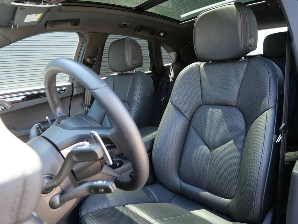 2025 Porsche Macan Electric - Image 5 of 5