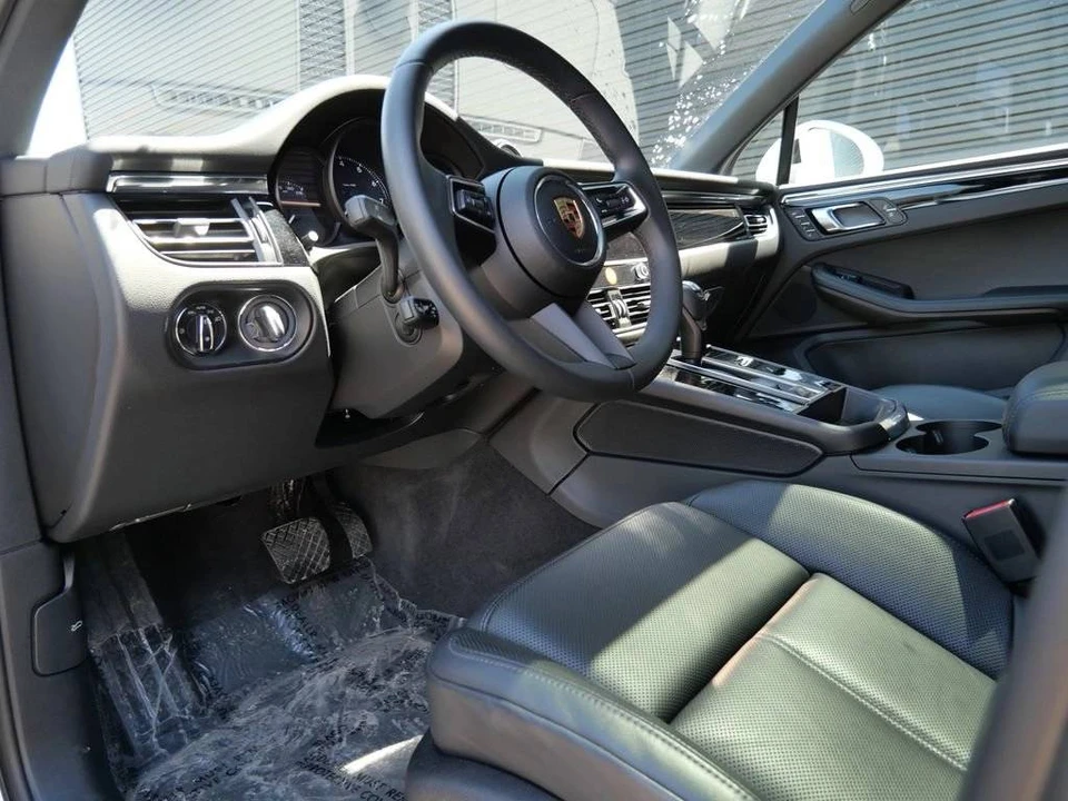 2025 Porsche Macan Electric - Image 4 of 4