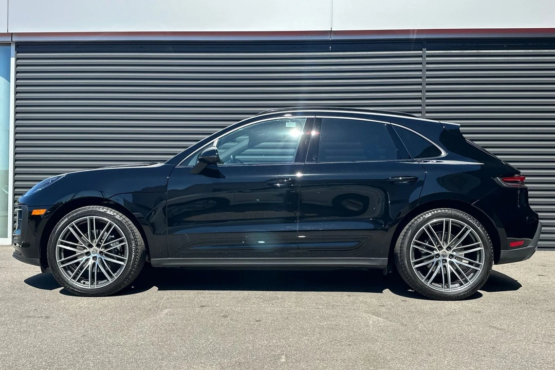 2025 Porsche Macan - Image 2 of 21