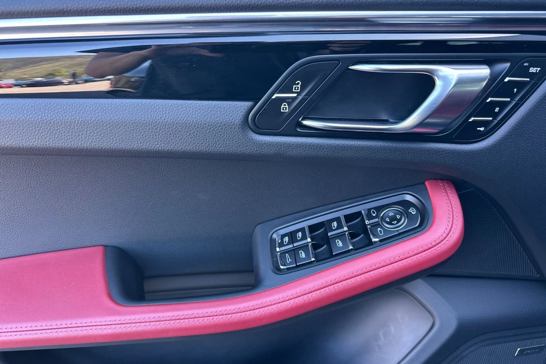 2025 Porsche Macan - Image 12 of 21