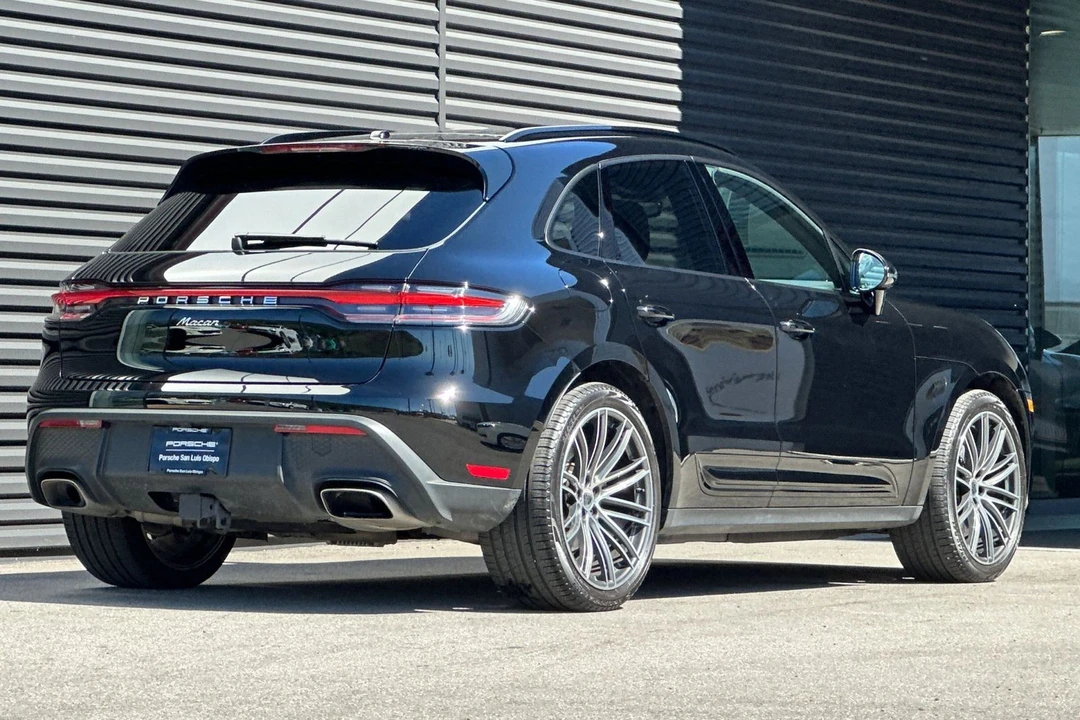2025 Porsche Macan - Image 8 of 21