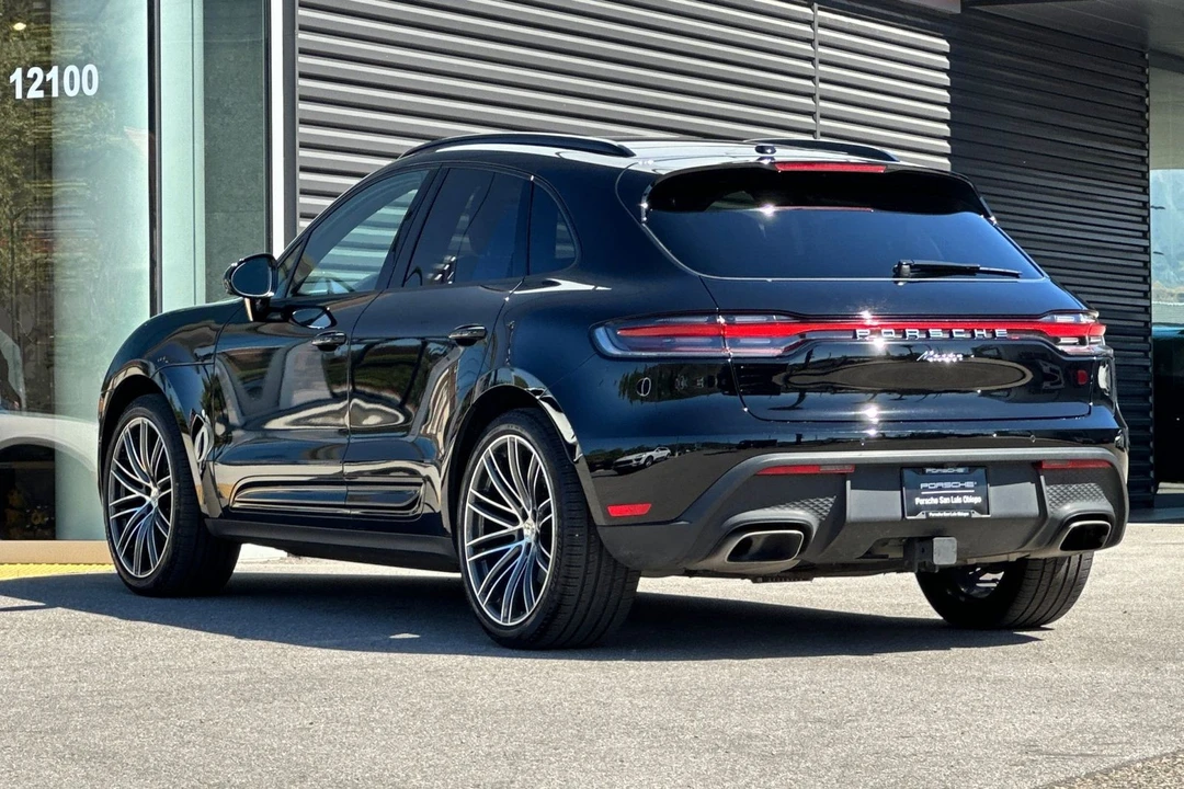 2025 Porsche Macan - Image 3 of 21
