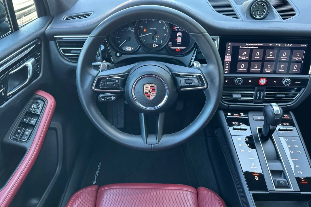 2025 Porsche Macan - Image 16 of 21